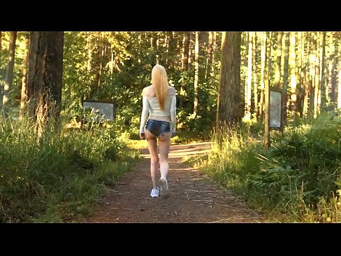 ❤️ Vacker kvinna rör sig långsamt, inte nakenvideo ️❌ Högkvalitativ porr at us ﹏